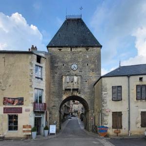 france/bourgogne-franche-comte/noyers-sur-serein/vieille-tour