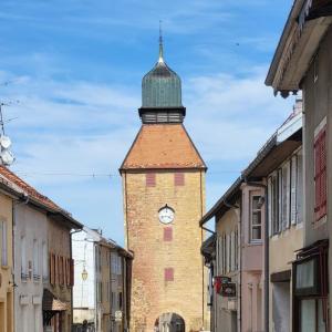 france/bourgogne-franche-comte/nozeroy/porte-de-l-horloge