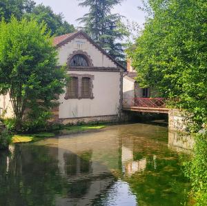 france/bourgogne-franche-comte/saint-julien-du-sault/lavoir