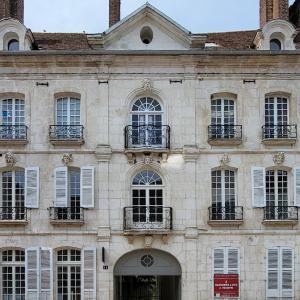 france/bourgogne-franche-comte/villeneuve-sur-yonne/maison-des-sept-tetes