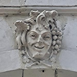 france/bourgogne-franche-comte/villeneuve-sur-yonne/maison-des-sept-tetes