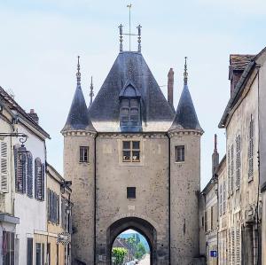 france/bourgogne-franche-comte/villeneuve-sur-yonne/porte-de-joigny