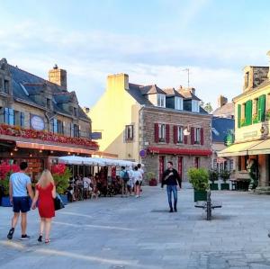 france/bretagne/concarneau/place-saint-guenole