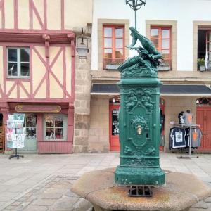 france/bretagne/concarneau/place-saint-guenole