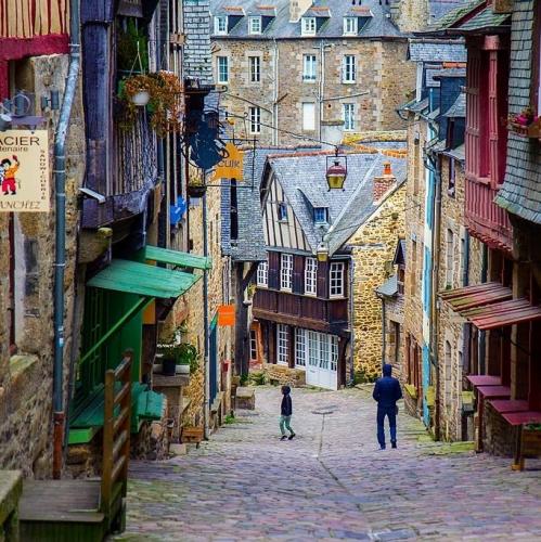 france/bretagne/dinan/rue-du-jerzual