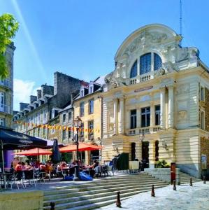 france/bretagne/fougeres/place-du-theatre