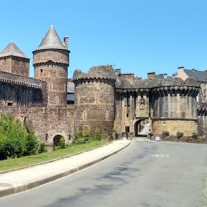 france/bretagne/fougeres/porte-notre-dame