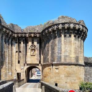 france/bretagne/fougeres/porte-notre-dame