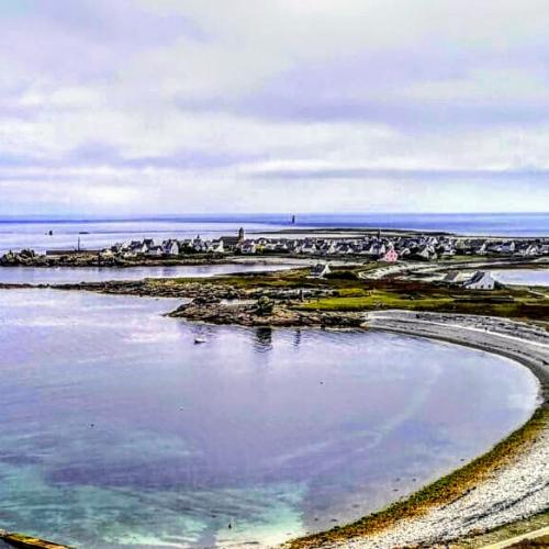 france/bretagne/ile-de-sein/a-submersible-island