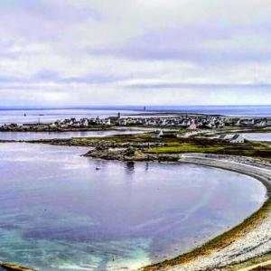 france/bretagne/ile-de-sein/a-submersible-island