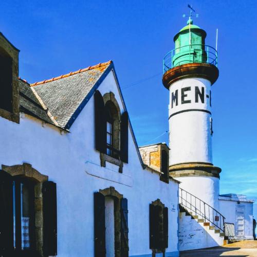 france/bretagne/ile-de-sein/phare-men-brial