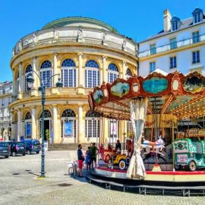 france/bretagne/rennes/place-de-la-mairie