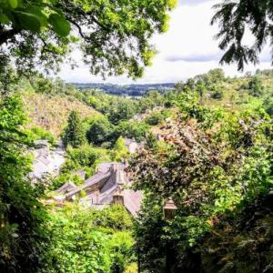 france/bretagne/rochefort-en-terre/vue-sur-les-grees