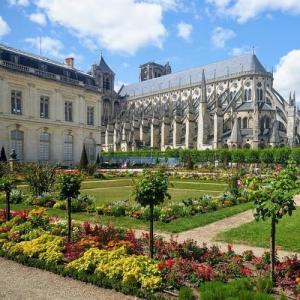 france/centre-val-de-loire/bourges/jardin-de-l-archeveche