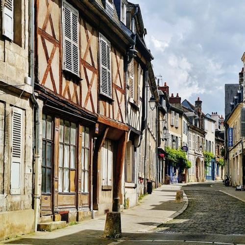 france/centre-val-de-loire/bourges/rue-bourbonnoux