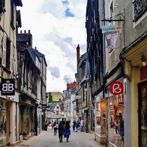 france/centre-val-de-loire/bourges/rue-mirebeau