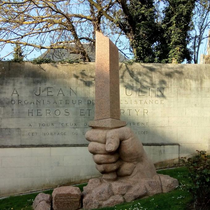 france/centre-val-de-loire/chartres/monument-a-jean-moulin