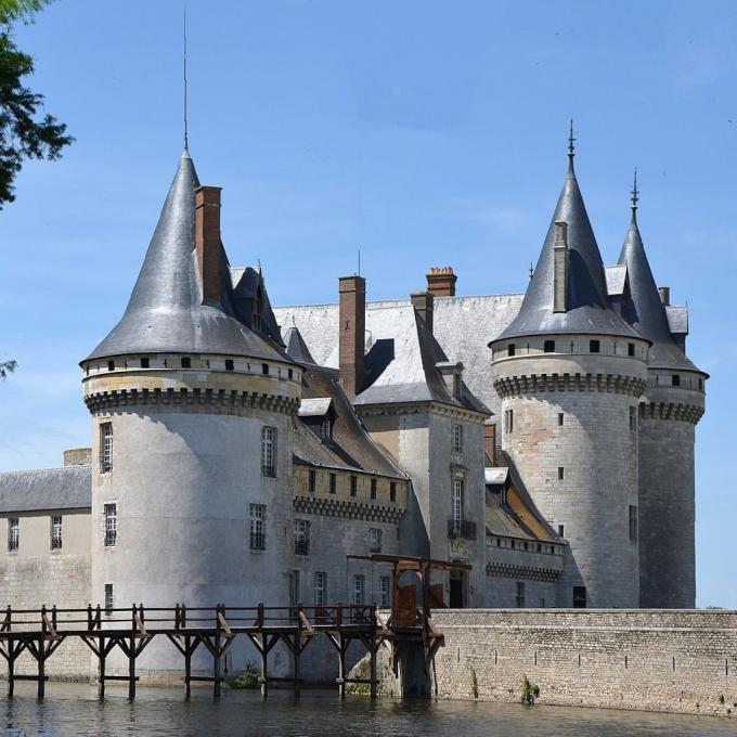 france/centre-val-de-loire/chateau-de-sully-sur-loire