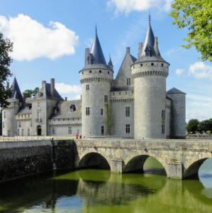 france/centre-val-de-loire/chateau-de-sully-sur-loire