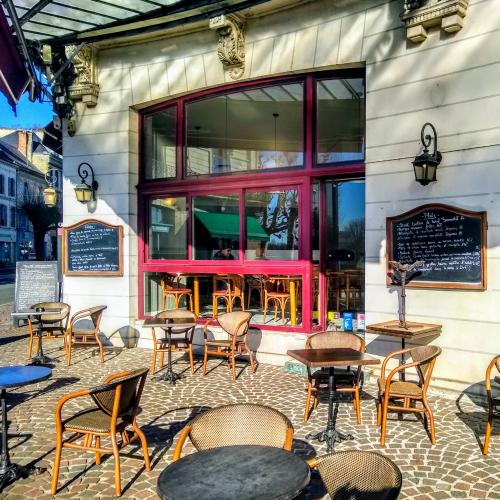 france/centre-val-de-loire/chinon/cafe-de-la-paix