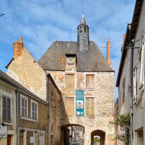 france/centre-val-de-loire/meung-sur-loire/porte-d-amont