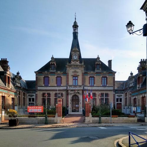 france/centre-val-de-loire/nogent-le-roi/mairie-(3)
