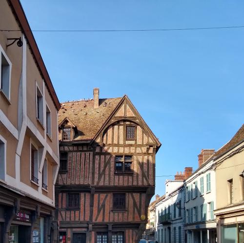 france/centre-val-de-loire/nogent-le-roi/rue-du-general-de-gaulle