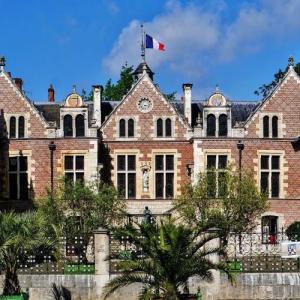 france/centre-val-de-loire/orleans/hotel-groslot