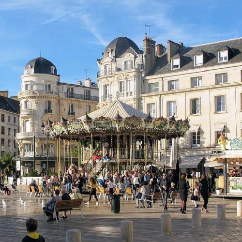 france/centre-val-de-loire/orleans/place-du-martroi