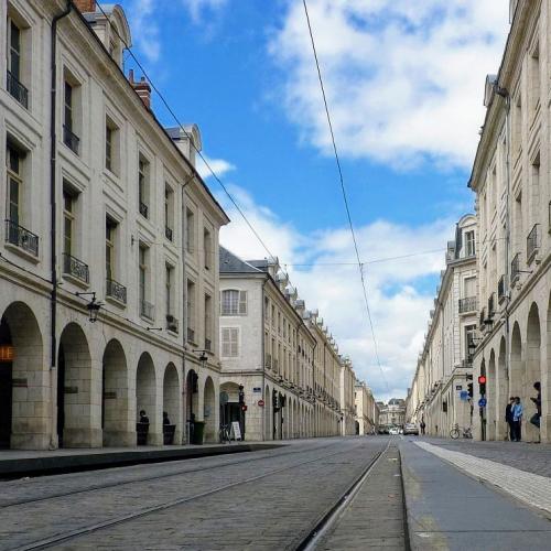 france/centre-val-de-loire/orleans/rue-royale