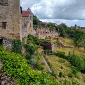 france/centre-val-de-loire/saint-benoit-du-sault/chemin-de-ronde