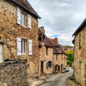 france/centre-val-de-loire/saint-benoit-du-sault/porte-inegale