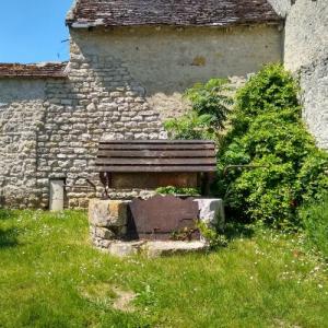 france/centre-val-de-loire/yevre-le-chatel/ancien-puits