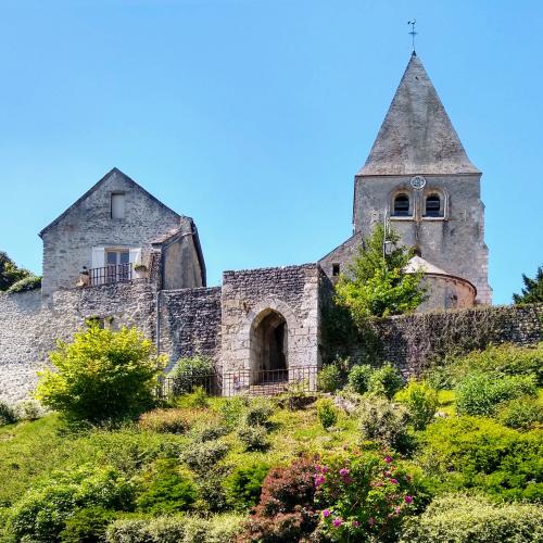 france/centre-val-de-loire/yevre-le-chatel/remparts