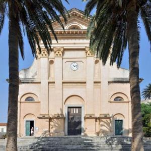 france/corse/l-ile-rousse/place-paoli