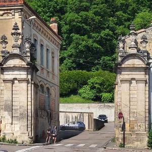 france/grand-est/bar-le-duc/place-de-la-couronne