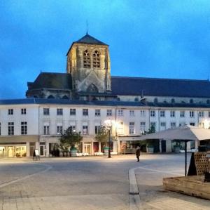 france/grand-est/chalons-en-champagne/place-du-marechal-foch