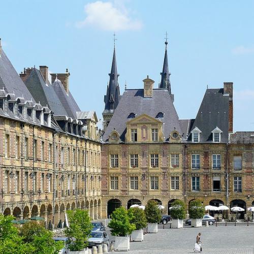 france/grand-est/charleville-mezieres/place-ducale