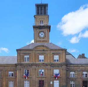 france/grand-est/charleville-mezieres/place-ducale