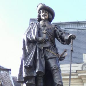 france/grand-est/charleville-mezieres/statue-charles-de-gonzague