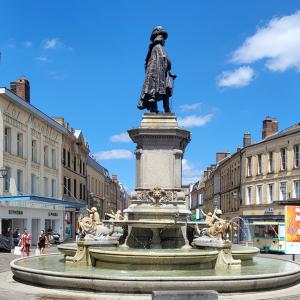france/grand-est/charleville-mezieres/statue-charles-de-gonzague