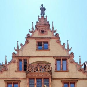 france/grand-est/colmar/maison-des-tetes