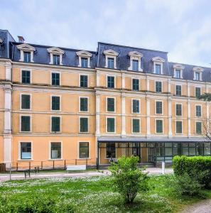 france/grand-est/la-voge-les-bains/thermes