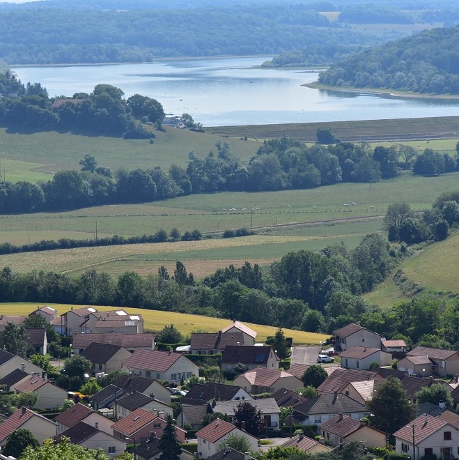 france/grand-est/langres/lac-de-la-liez