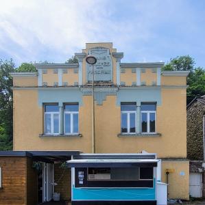 france/grand-est/montherme/bains-douches