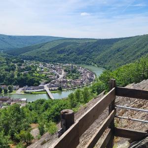 france/grand-est/montherme/roche-a-sept-heures