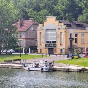 france/grand-est/montherme/salle-des-fetes