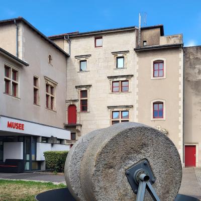 france/grand-est/pont-a-mousson/musee-pam-musee-au-fil-du-papier