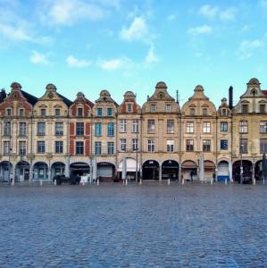 france/hauts-de-france/arras/place-des-heros