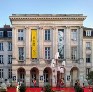 france/hauts-de-france/arras/place-du-theatre